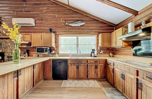 High Springs House | Cabin Retreat on 8.5 Acres – High Springs, FL