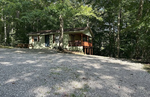 Smithville Cabin | Cabin @ the MarinanLess than 1 Mile to FishLipz & Pates Ford Marina