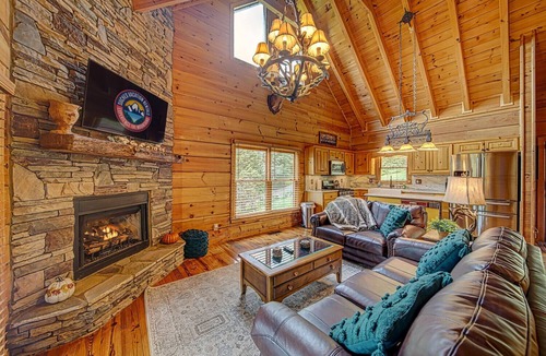 Blairsville Cabin | Cabin with 3 bedrooms, game room, sunrise & mountain views!