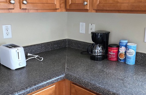 Lithia Springs House | CAJULS Guest House Near GA Aquarium, Six-flags,Mercedes-Benz Stadium,& Coca-Cola
