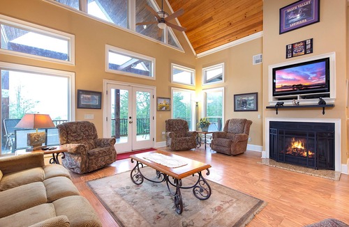 Pittman Center Cabin | Cajun Spice by Jackson Mountain Rentals