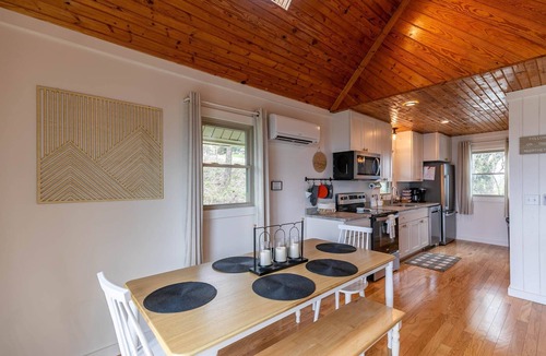 Apple Ridge House | Calling Me Home- hot tub,arcade and game room, outdoor dining, close to Blowing Rock!