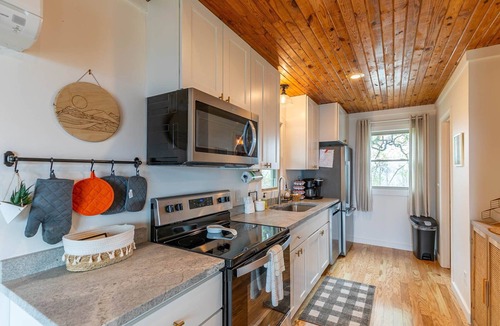 Apple Ridge House | Calling Me Home- hot tub,arcade and game room, outdoor dining, close to Blowing Rock!