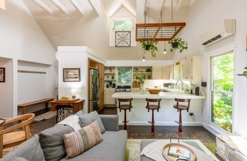 Sylva House | Calming Tree House - Pet Friendly Mountain Hideaway
