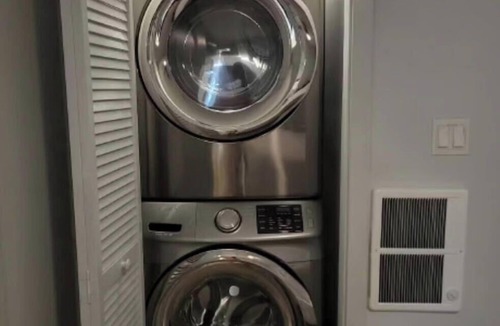 Downtown Baltimore Apartment | Camden Yards & University Of Maryland Apartment