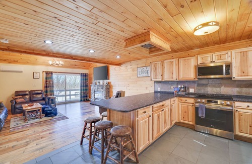 Village at Camelback House | CAMELBACK CABINS 109 “BRAND NEW and TOP LEVEL” COMMERCIAL PIZZA OVEN !