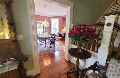 Gainesville Bed & Breakfast | Camellia Rose Inn- Luxury King Room Briar Rose