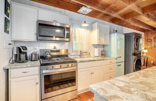 Ellijay Cottage | Cameo Cottage- Storybook 2 Bedroom/2 Bath Mountain Getaway