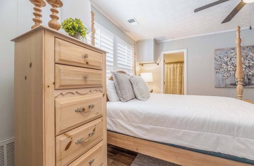Columbus Cottage | Camille Cottage~ Newly renovated nestled in Lake Bottom at Midtown