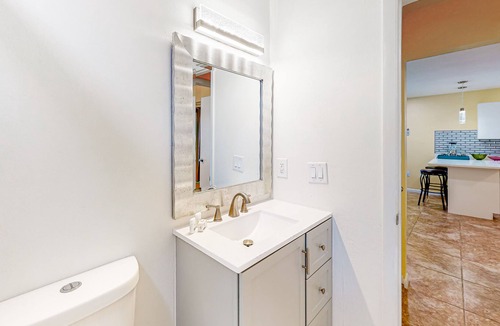 Caloosahatchee Condo | Canal-front condo with pool, boat slip, deck, central AC, & fast WiFi