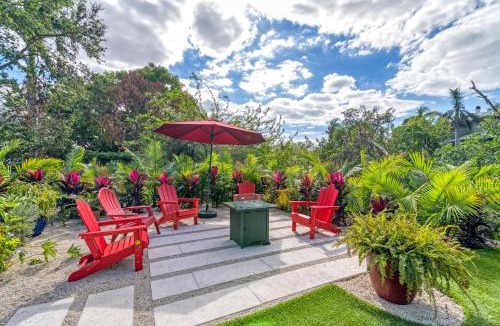 Hudson Bayou House | Canal Front Home in Sarasota with Private Heated Pool & Outdoor Patio!