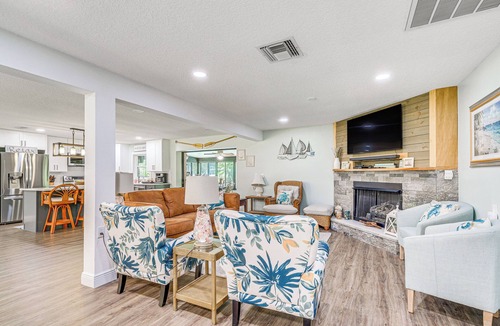 Crystal River House | Canal-Front Outdoor Oasis: Home in Crystal Water