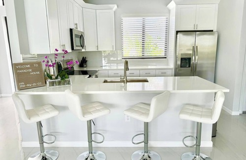 Mariner House | Canal front relaxation retreat