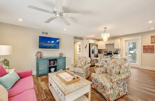 Siesta Key Village Villa | Canal Lower-Gorgeous 3 bed 3 bath near SK Village