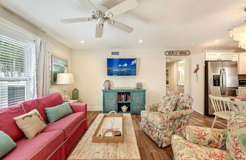Siesta Key Village Villa | Canal Lower-Gorgeous 3 bed 3 bath near SK Village