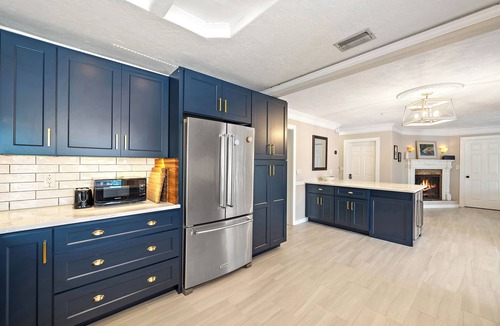 Whitfield House | Canal, Pool, Near Beaches, Airport and Downtown