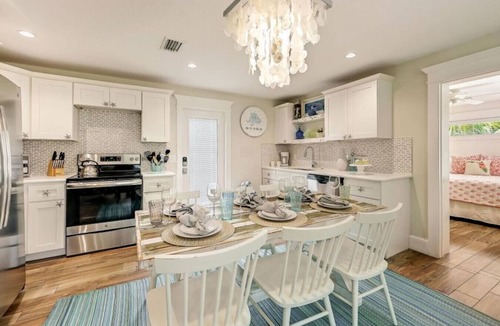 Siesta Key Village Villa | Canal Upper-Gorgeous 3 bed 3 bath near SK Village