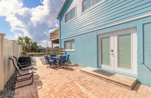 South Daytona House | Canal waterfront newly remodeled 2 bedroom guest suite with pool, patio and dock