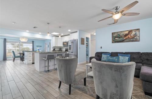 Whitney Beach House | Canalfront Bradenton home with Dock & Heated Screened In Pool