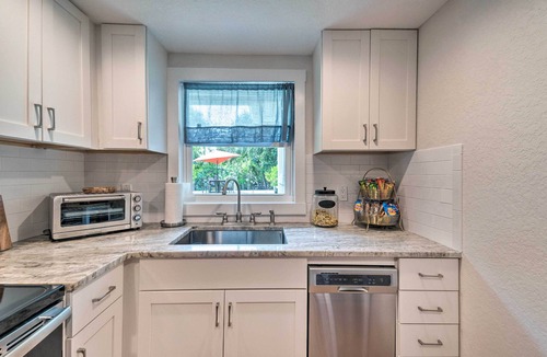 Palmetto House | Canalfront Home w/Kayaks, Pool & On-Site Fishing!
