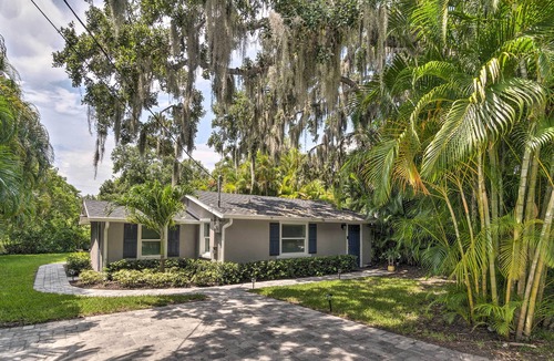 Palmetto House | Canalfront Home w/Kayaks, Pool & On-Site Fishing!