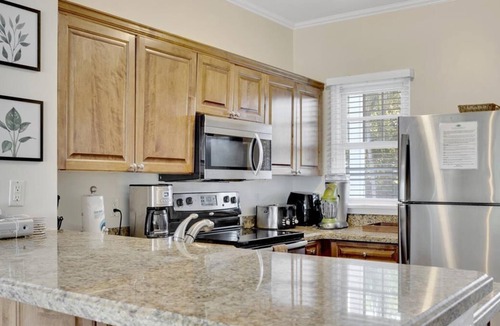 Marathon House | Canalside 2BR/2.5BA Conch Villa 7027 with Spa Tub: Village at Hawks Cay Villas