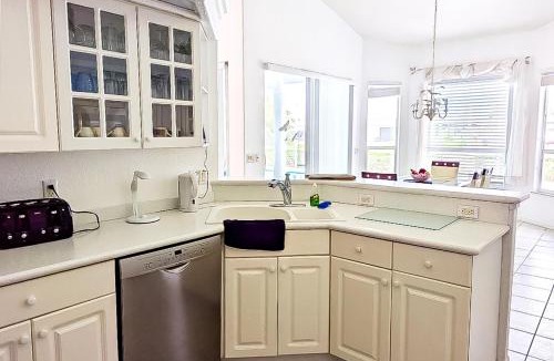 Caloosahatchee House | Canalside Calm