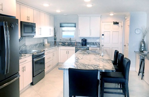 Daytona Beach Shores Condo | Canceld: Bike Wk Avail/1102 Shores Clb! 10+Remodel/NO-DRIVE Bch/Picklbll/BsktBl