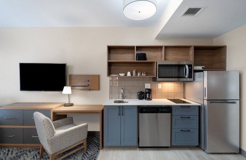 Asheville Hotel | Candlewood Suites Asheville Downtown by IHG