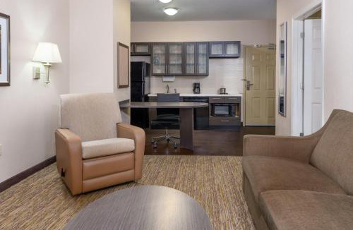 Athens Hotel | Candlewood Suites Athens by IHG