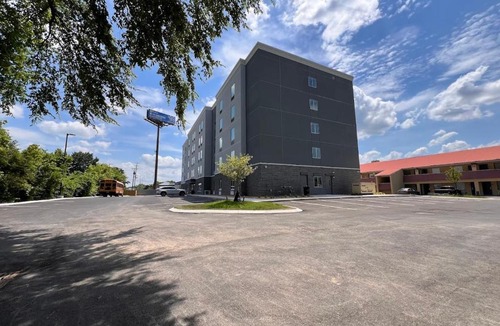 East Ridge Hotel | Candlewood Suites Chattanooga - East Ridge by IHG