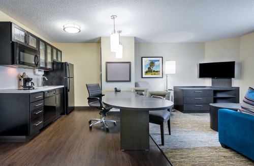 Lake Mary Hotel | Candlewood Suites Lake Mary by IHG