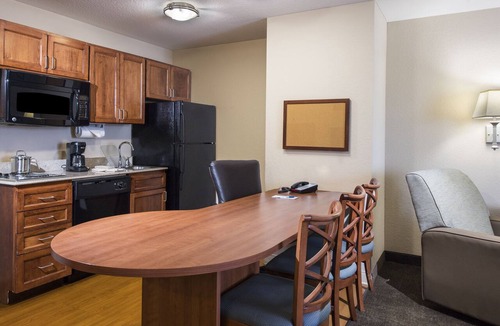 Macon Hotel | Candlewood Suites Macon by IHG