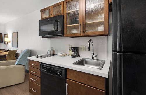 Northeast Pensacola Hotel | Candlewood Suites Pensacola - University Area by IHG