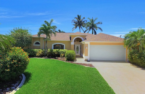 Fort Myers Villa | Cape Coral Southern Exposure Vacation Paradise Located On A Canal, Heated Pool