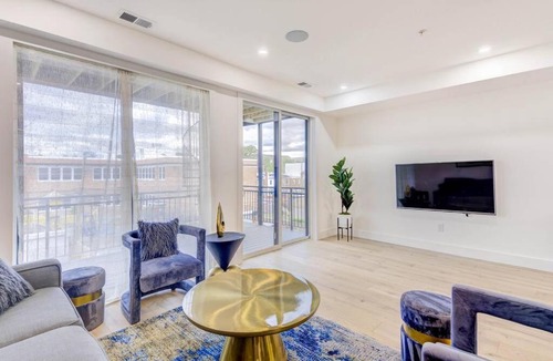 Petworth Apartment | Capitol View 3 DC Penthouse with Rooftop view Free parking and WiFi WIFI