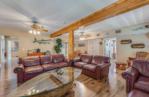 Chassahowitzka Bed & Breakfast | Captain room