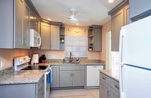 Shell Harbor House | Captain's Haven Sanibel, with Pergola on East End