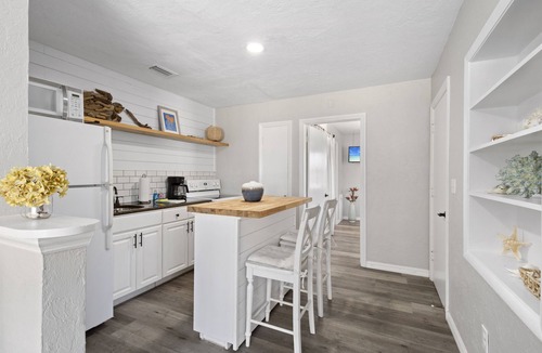 West Bradenton Apartment | Captain’s Quarters | Dog | Near AMI | Near IMG | Patio | TV