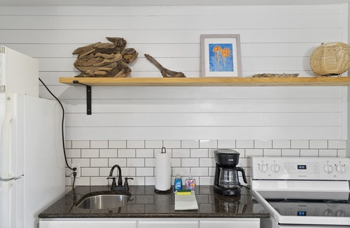 West Bradenton Apartment | Captain’s Quarters | Dog | Near AMI | Near IMG | Patio | TV