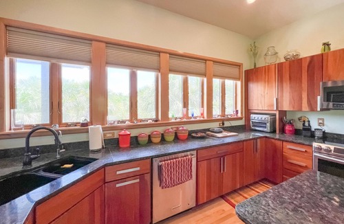 Safety Harbor Club House | Captivating Cabana – Luxury home, Boat Slip, Golf Cart, Pool, Pickleball, & Club
