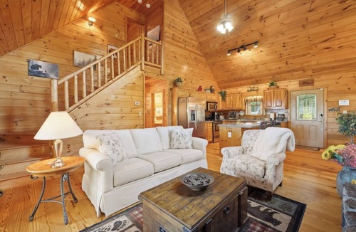 Foxfire Estates Cabin | Cardinal and Bear Lodge