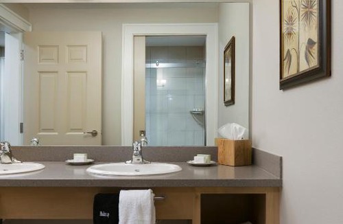 Pinecraft Hotel | Carlisle Inn Sarasota