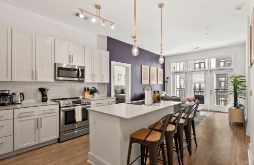 Second Ward Apartment | Carolina Charm - Free Parking, Pool, Gym