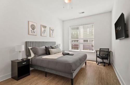 Second Ward Apartment | Carolina Charm - Free Parking, Pool, Gym