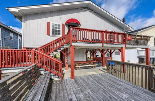 Cherry Grove Beach House | Carolina Roost Renovated Cherry Grove Home Near Beach Pier