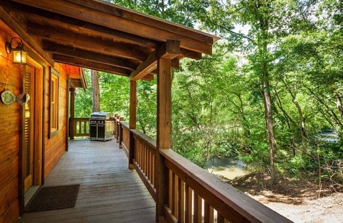 Ellijay Cabin | Cartecay Fever by Mountain Oasis | Riverfront Cabin in Ellijay