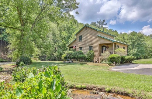 Ellijay Cabin | Cartecay Riverhouse by Mountain Oasis | Rustic Riverfront Cabin in Ellijay
