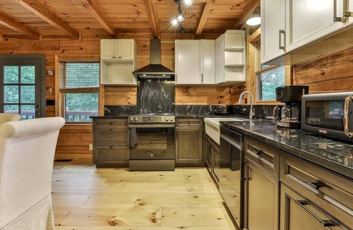 Ellijay Cabin | Carter`s Lake Getaway | Ellijay, GA
