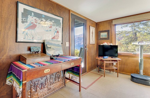 Santeetlah Apartment | ‘Casa Alcoa’ Mtn-View Apt Over Santeetlah Lake!